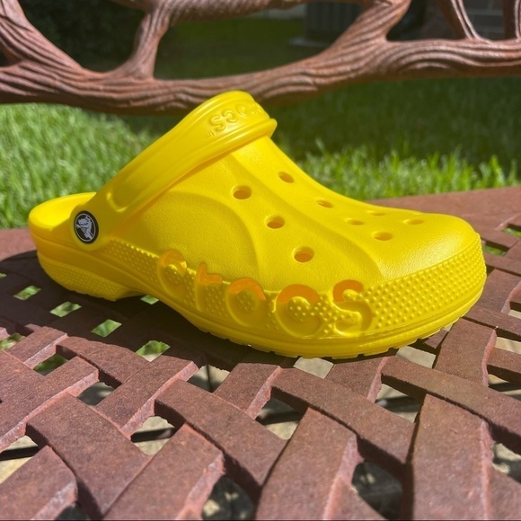 NWT Crocs iconic baya clogs in lemon unisex size W 8 M 6 - Picture 3 of 11